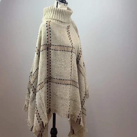 Poncho Turtleneck Windowpane Print - Picture 7 of 14